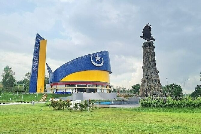 SMALL GROUP: Batam day tour with Ferry, 1-hour Massage, and Lunch from Singapore - Key points to know before booking