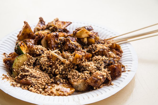 Small Group: Michelin and Local Hawker Food Tour with 9 tastings - Portions, dietary limits, and the early start