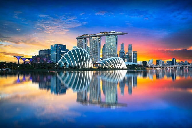 (Small Group) Night Wonders of Singapore: Cruise & Light Shows - Marina Bay Event Plaza and Spectra