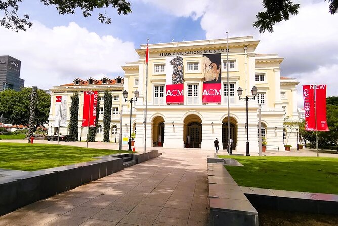 Splendour of Colonial Singapore Walking Tour with Lunch - The Asian Civilisations Museum and Cavenagh Bridge
