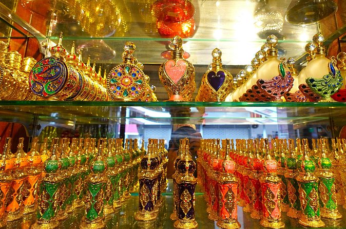 Thread of Faith and Fabric: Singapore Kampong Glam Walking Tour - What the Guide Adds to the Experience